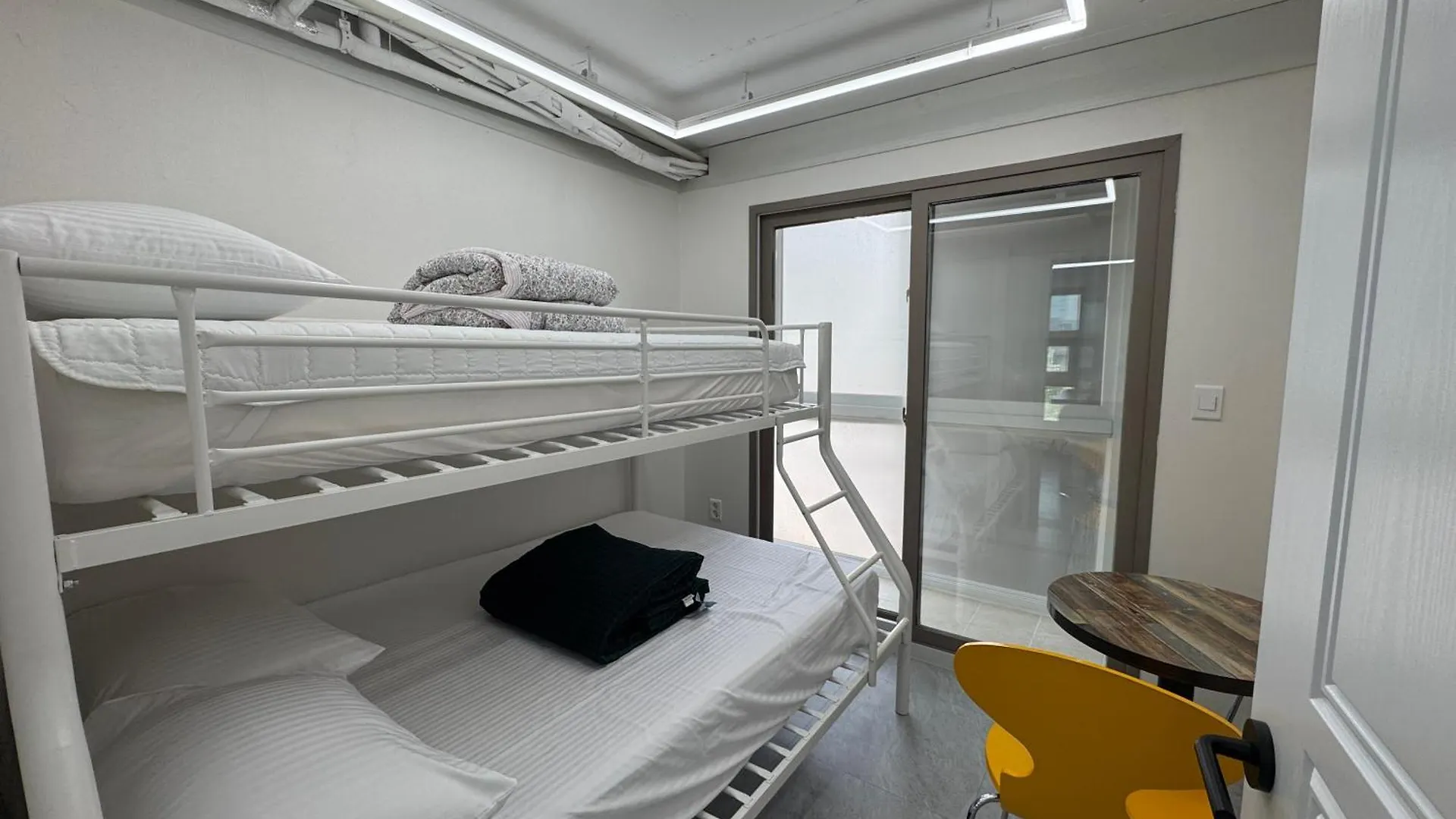 Appartement 601, Seongsu Station Jungnangcheon Cherry Blossom Road Han River Airport Bus Séoul